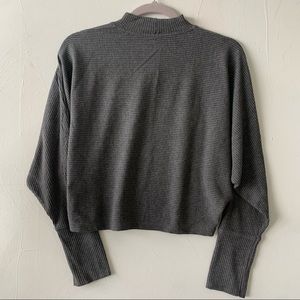 Design Lab M cropped, mock neck, dolman sleeve, ribbed top. Super cute!